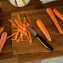 Kép 5/6 - Fiskars Hámozókés 8 cm egyenes 16591 (1057544)